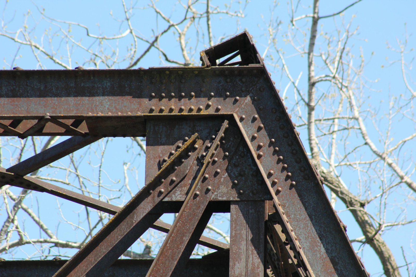 Upper angle connection